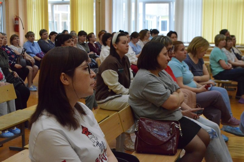 Ирбитские полицейские приняли участие в общешкольном родительском собрании в школе №9 города Ирбита